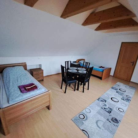 Hostelhollabrunn Esterno foto
