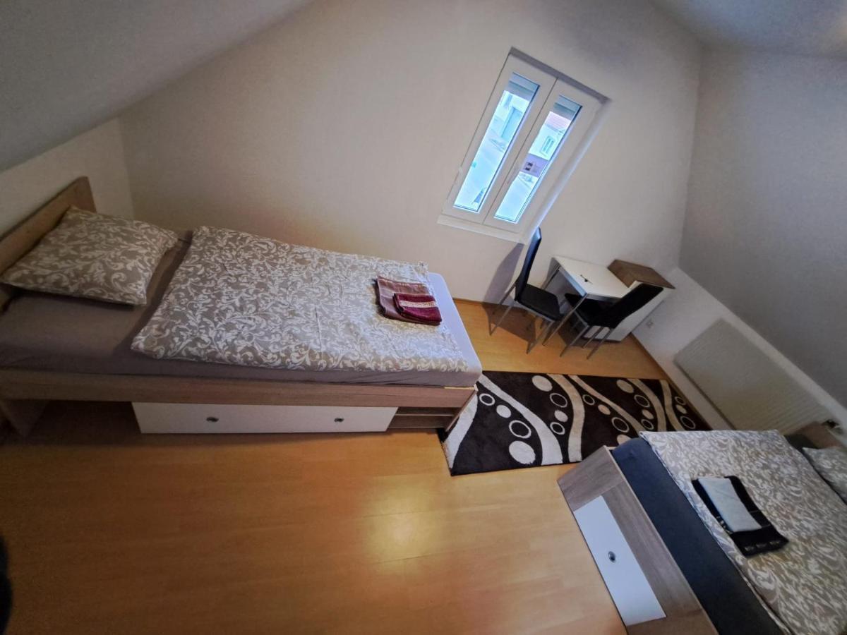 Hostelhollabrunn Esterno foto