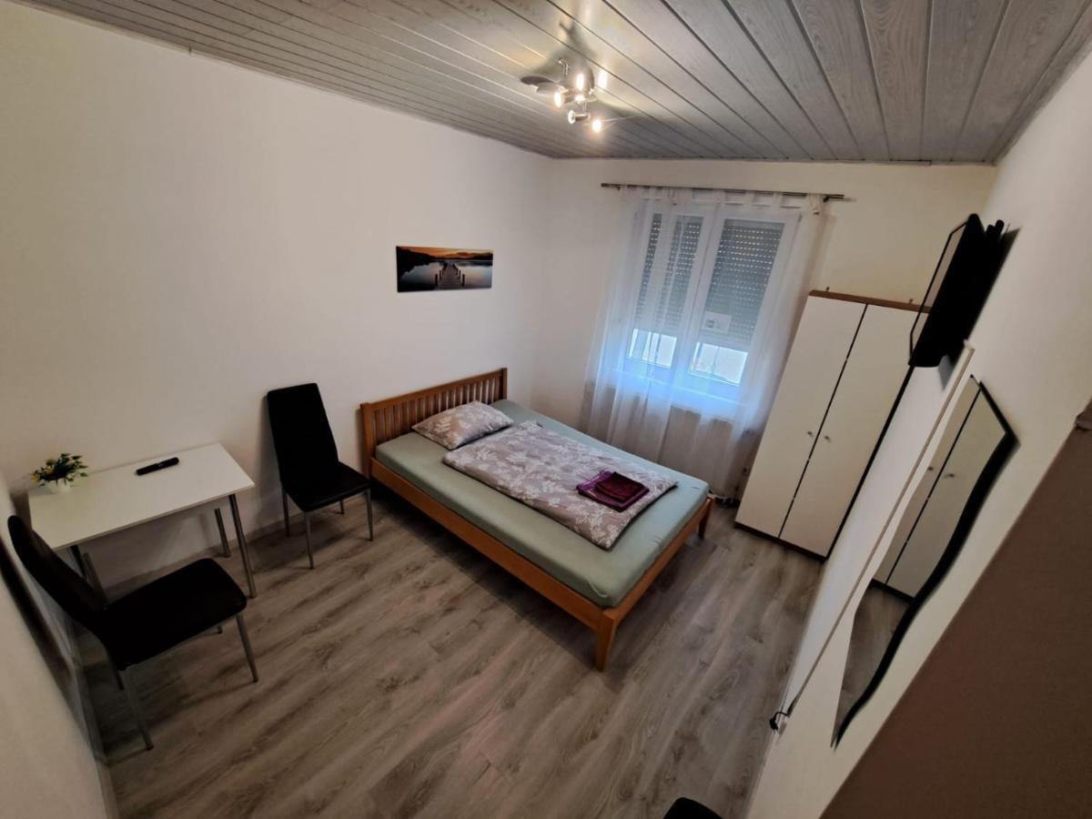 Hostelhollabrunn Esterno foto