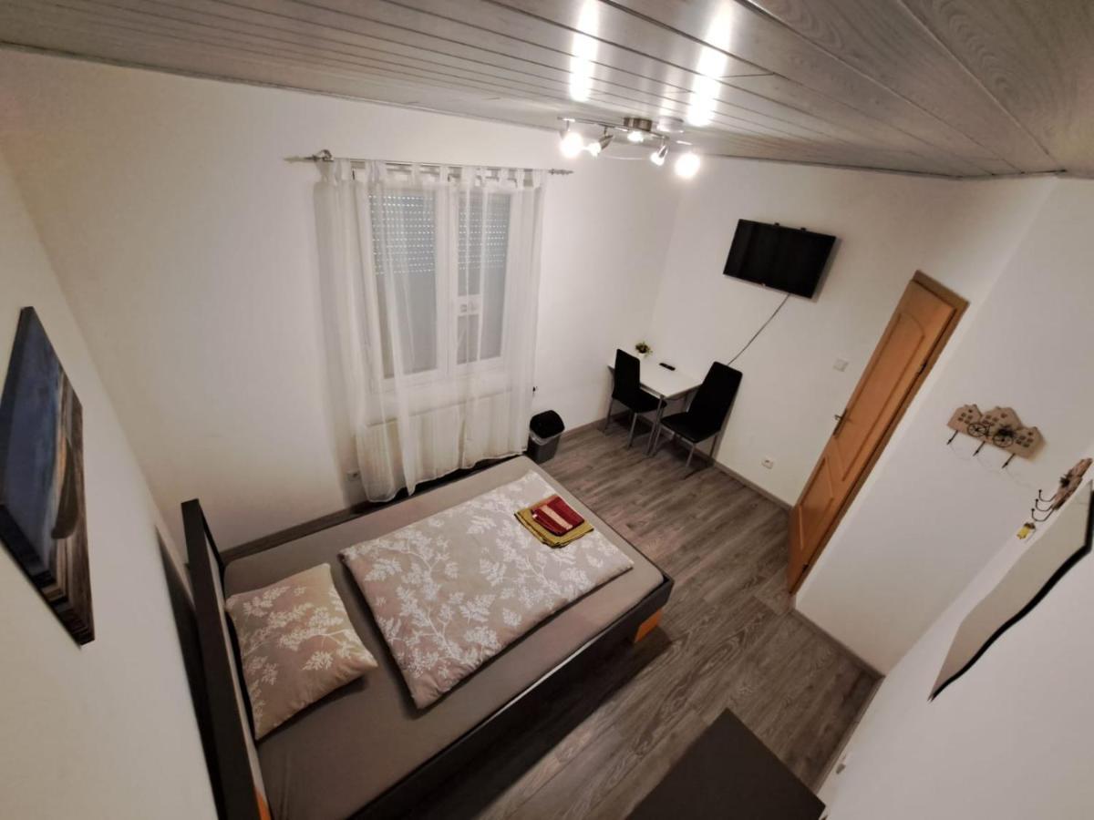 Hostelhollabrunn Esterno foto