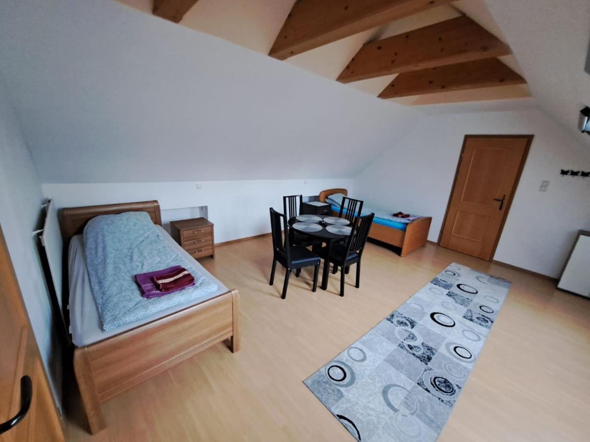 Hostelhollabrunn Esterno foto