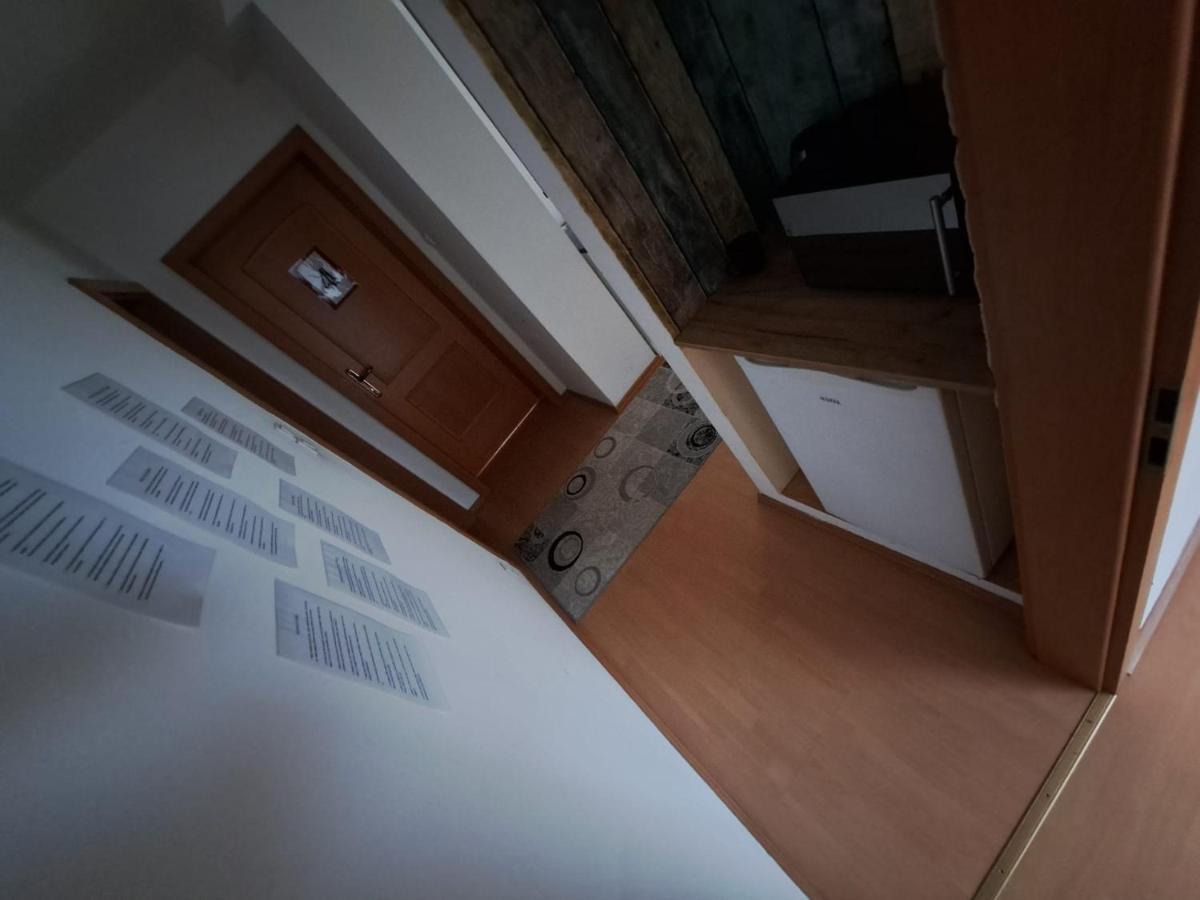 Hostelhollabrunn Esterno foto